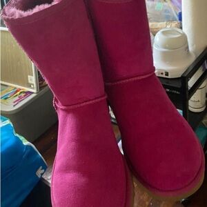 UGG AUSTRALIA classic boot size 9 magenta